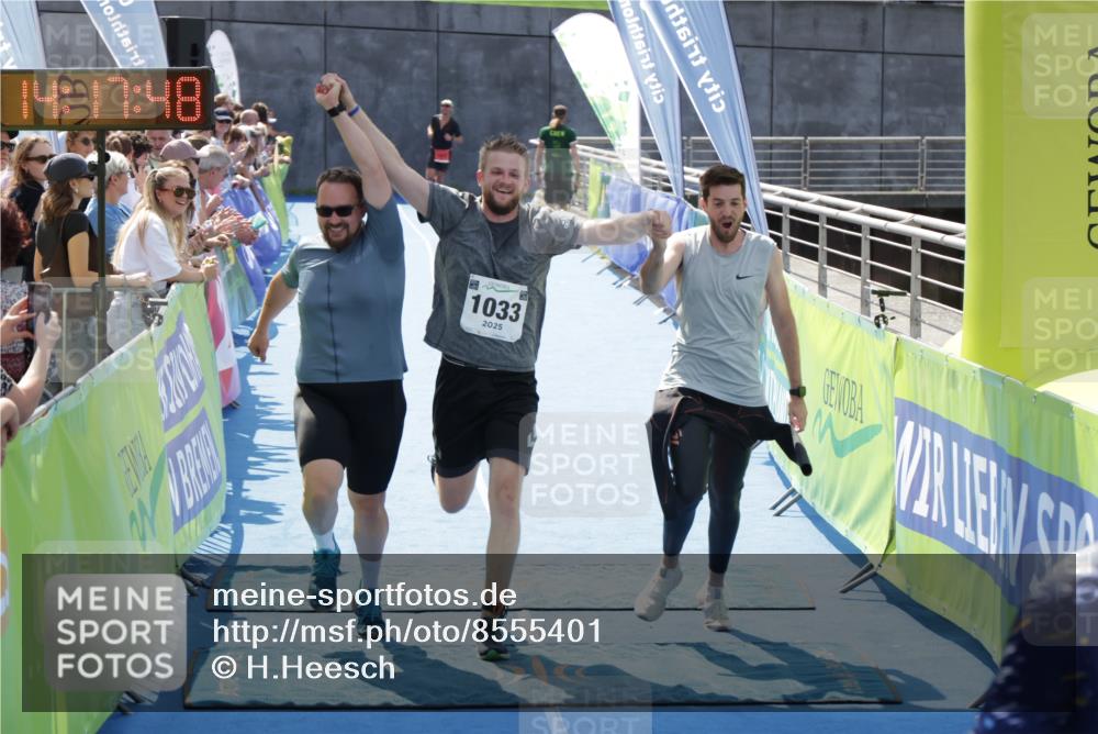 10.08.2025 - GEWOBA Citytriathlon Bremen H.Heesch http://msf.ph/oto/8555401 10.08.2025 14:17:51 Ziel 666, 764, 900, 1033 meine-sportfotos.de