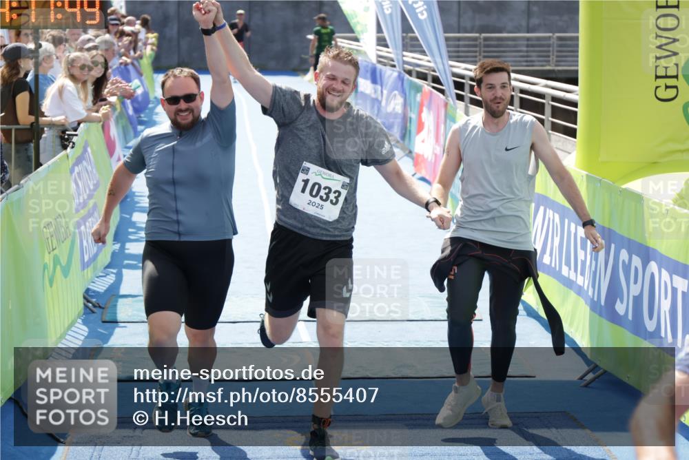 10.08.2025 - GEWOBA Citytriathlon Bremen H.Heesch http://msf.ph/oto/8555407 10.08.2025 14:17:52 Ziel 666, 764, 900, 1033 meine-sportfotos.de