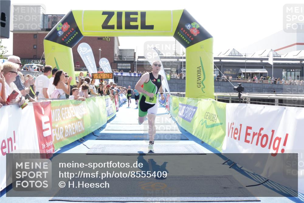 10.08.2025 - GEWOBA Citytriathlon Bremen H.Heesch http://msf.ph/oto/8555409 10.08.2025 15:23:47 Ziel 98, 209, 363, 372 meine-sportfotos.de