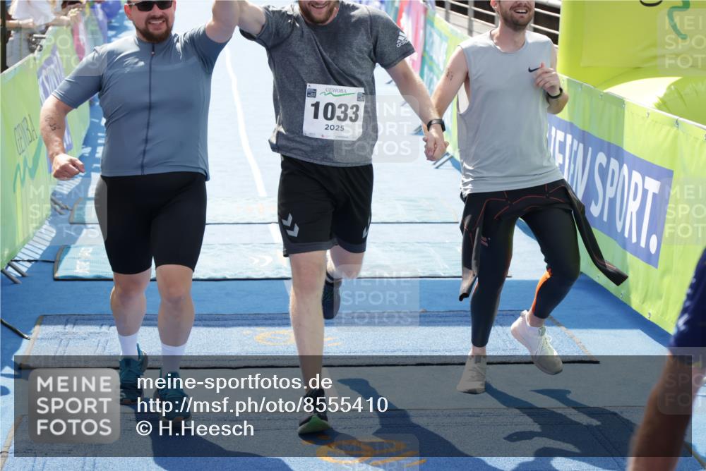 10.08.2025 - GEWOBA Citytriathlon Bremen H.Heesch http://msf.ph/oto/8555410 10.08.2025 14:17:52 Ziel 666, 764, 900, 1033 meine-sportfotos.de