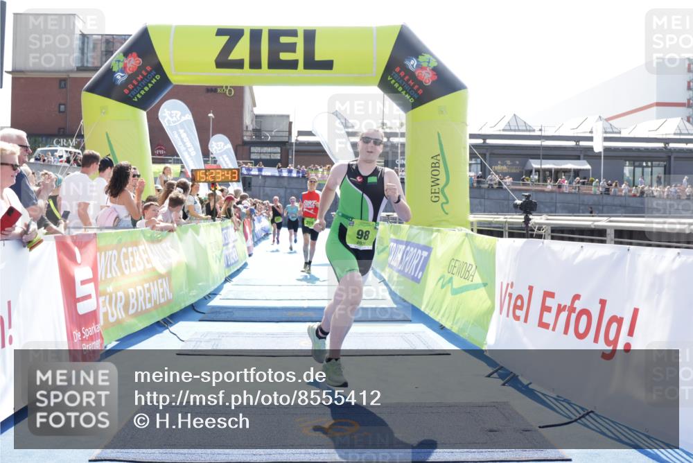 10.08.2025 - GEWOBA Citytriathlon Bremen H.Heesch http://msf.ph/oto/8555412 10.08.2025 15:23:47 Ziel 98, 209, 363, 372 meine-sportfotos.de
