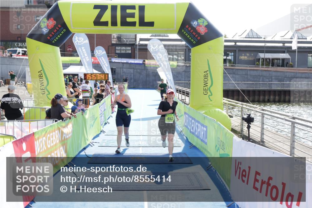10.08.2025 - GEWOBA Citytriathlon Bremen H.Heesch http://msf.ph/oto/8555414 10.08.2025 15:57:45 Ziel 452, 454 meine-sportfotos.de