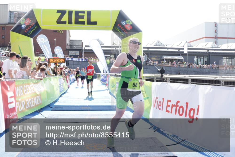 10.08.2025 - GEWOBA Citytriathlon Bremen H.Heesch http://msf.ph/oto/8555415 10.08.2025 15:23:48 Ziel 98, 209, 363, 372 meine-sportfotos.de