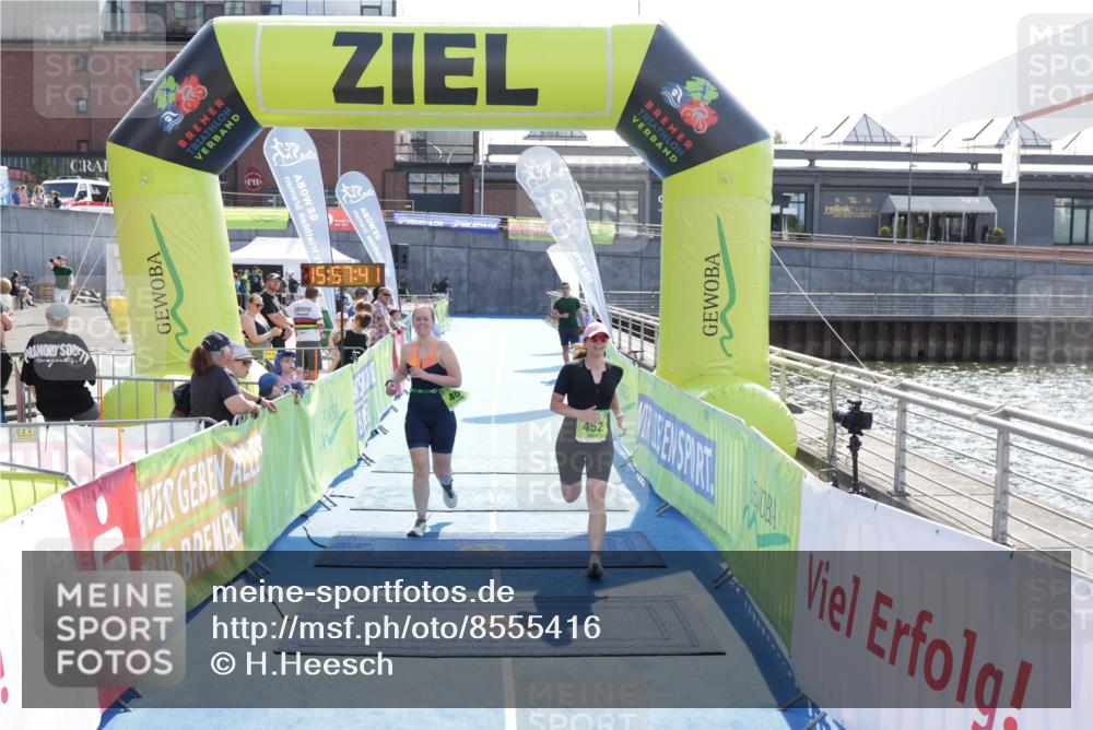 10.08.2025 - GEWOBA Citytriathlon Bremen H.Heesch http://msf.ph/oto/8555416 10.08.2025 15:57:45 Ziel 452, 454 meine-sportfotos.de