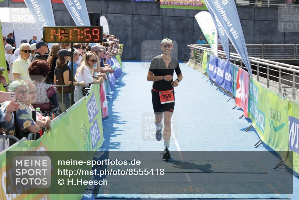 10.08.2025 - GEWOBA Citytriathlon Bremen H.Heesch http://msf.ph/oto/8555418 10.08.2025 14:18:03 Ziel 759 meine-sportfotos.de