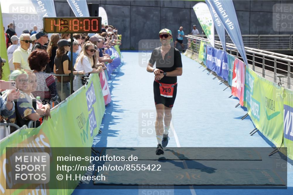 10.08.2025 - GEWOBA Citytriathlon Bremen H.Heesch http://msf.ph/oto/8555422 10.08.2025 14:18:03 Ziel 759 meine-sportfotos.de