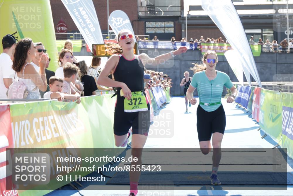 10.08.2025 - GEWOBA Citytriathlon Bremen H.Heesch http://msf.ph/oto/8555423 10.08.2025 15:23:50 Ziel 98, 209, 360, 363, 372 meine-sportfotos.de