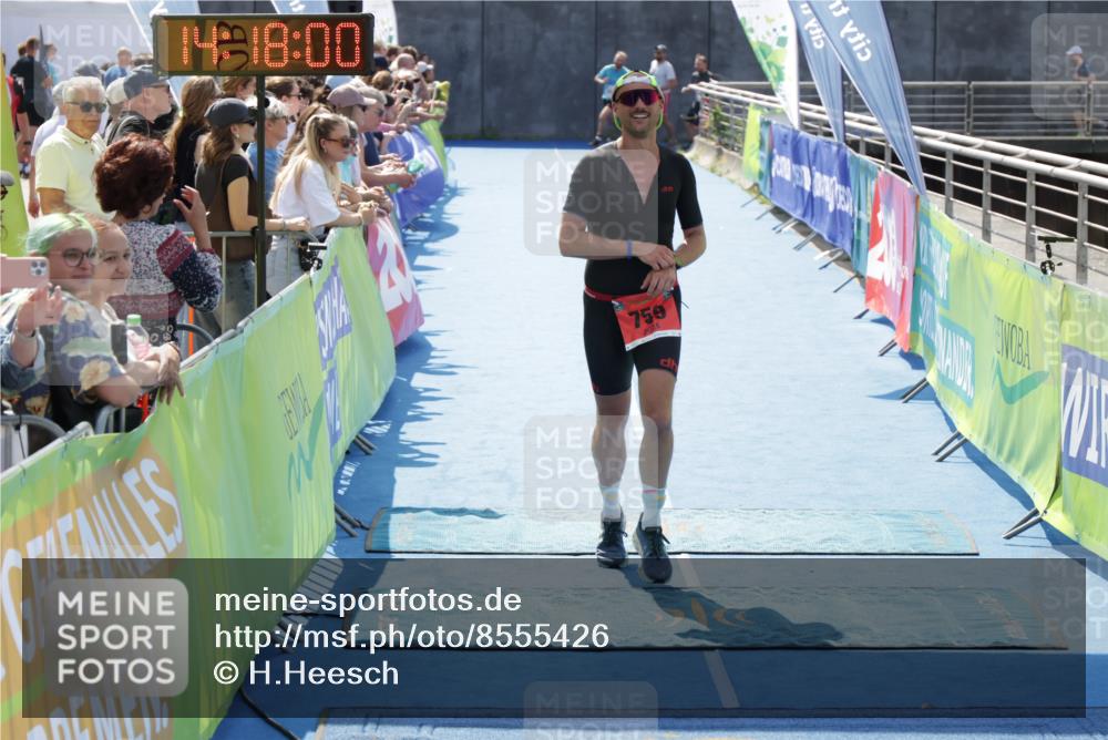 10.08.2025 - GEWOBA Citytriathlon Bremen H.Heesch http://msf.ph/oto/8555426 10.08.2025 14:18:04 Ziel 759 meine-sportfotos.de