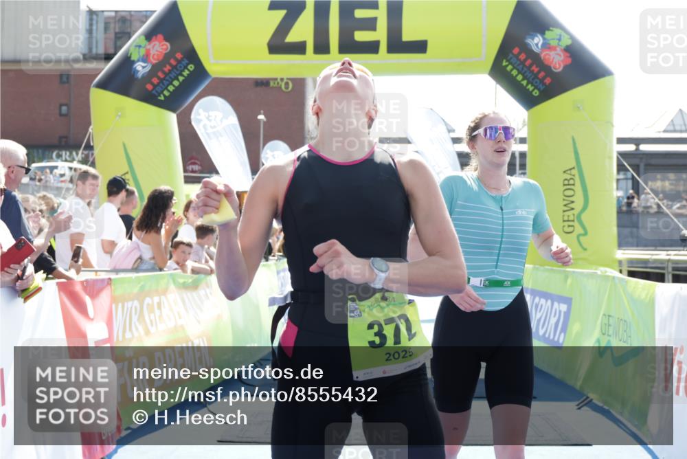 10.08.2025 - GEWOBA Citytriathlon Bremen H.Heesch http://msf.ph/oto/8555432 10.08.2025 15:23:52 Ziel 209, 360, 363, 372 meine-sportfotos.de