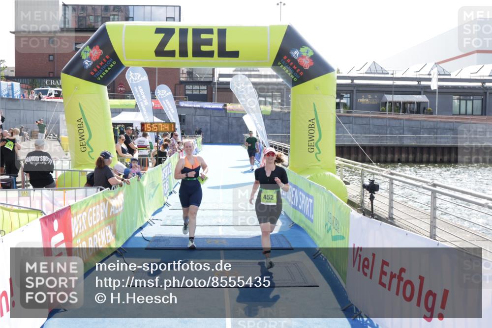 10.08.2025 - GEWOBA Citytriathlon Bremen H.Heesch http://msf.ph/oto/8555435 10.08.2025 15:57:45 Ziel 452, 454 meine-sportfotos.de