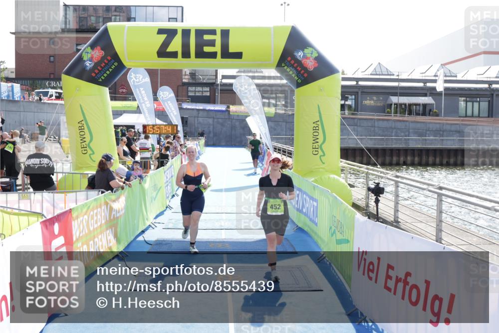 10.08.2025 - GEWOBA Citytriathlon Bremen H.Heesch http://msf.ph/oto/8555439 10.08.2025 15:57:45 Ziel 452, 454 meine-sportfotos.de