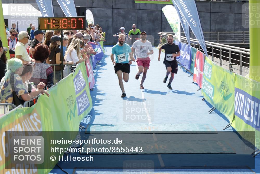 10.08.2025 - GEWOBA Citytriathlon Bremen H.Heesch http://msf.ph/oto/8555443 10.08.2025 14:18:10 Ziel 759, 1039 meine-sportfotos.de