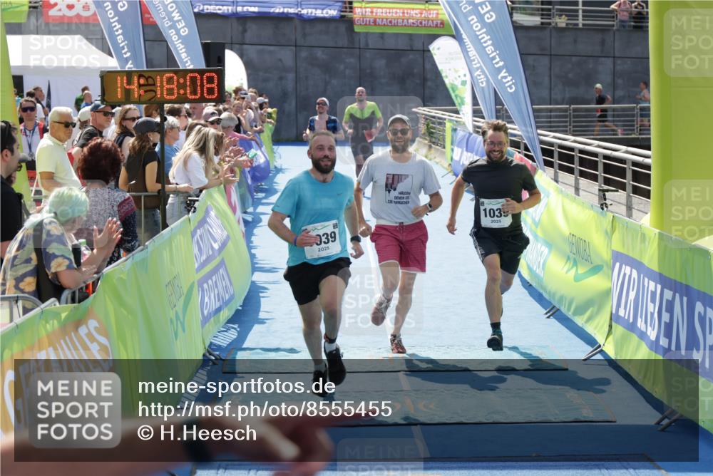 10.08.2025 - GEWOBA Citytriathlon Bremen H.Heesch http://msf.ph/oto/8555455 10.08.2025 14:18:12 Ziel 702, 752, 759, 1039 meine-sportfotos.de