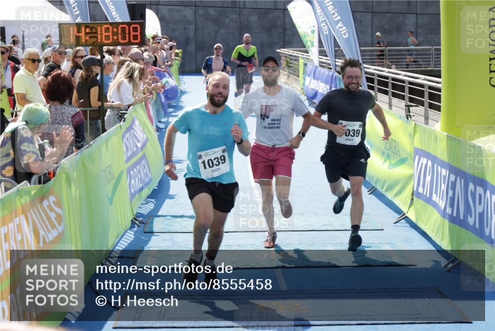 10.08.2025 - GEWOBA Citytriathlon Bremen H.Heesch http://msf.ph/oto/8555458 10.08.2025 14:18:12 Ziel 702, 752, 759, 1039 meine-sportfotos.de