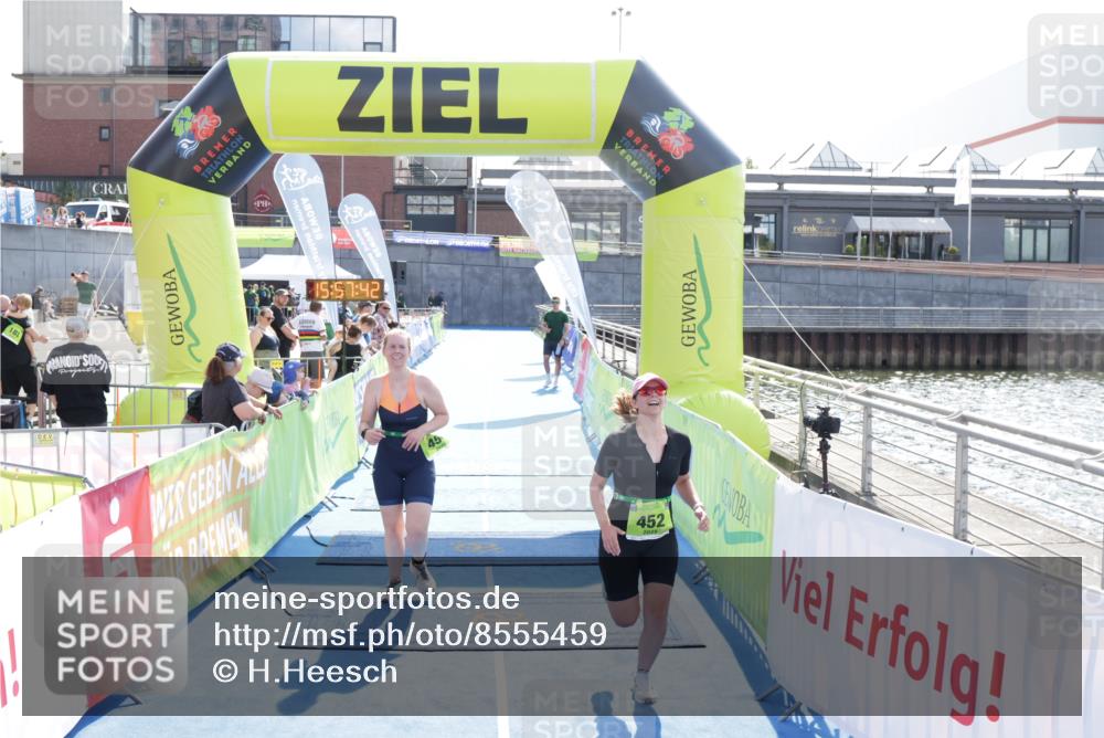 10.08.2025 - GEWOBA Citytriathlon Bremen H.Heesch http://msf.ph/oto/8555459 10.08.2025 15:57:46 Ziel 452, 454 meine-sportfotos.de