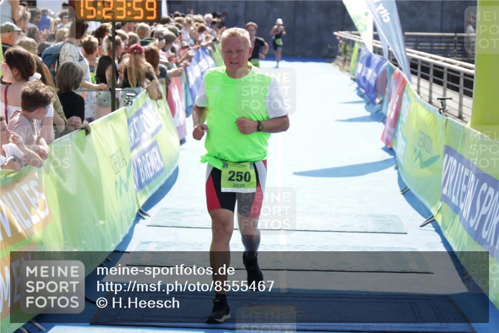 10.08.2025 - GEWOBA Citytriathlon Bremen H.Heesch http://msf.ph/oto/8555467 10.08.2025 15:24:02 Ziel 154, 250, 360 meine-sportfotos.de