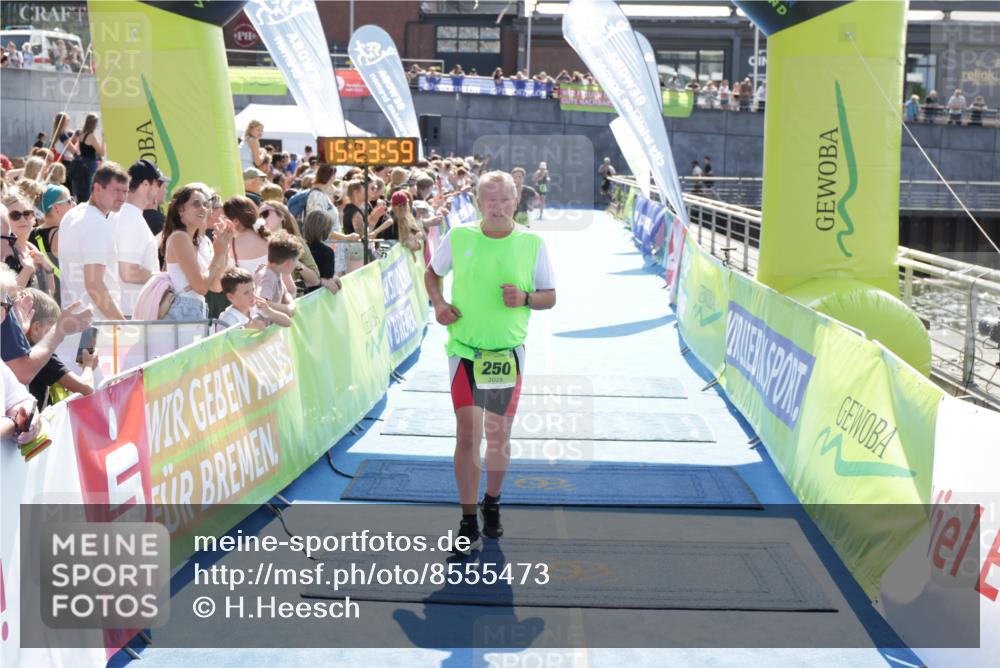 10.08.2025 - GEWOBA Citytriathlon Bremen H.Heesch http://msf.ph/oto/8555473 10.08.2025 15:24:03 Ziel 154, 250, 360 meine-sportfotos.de