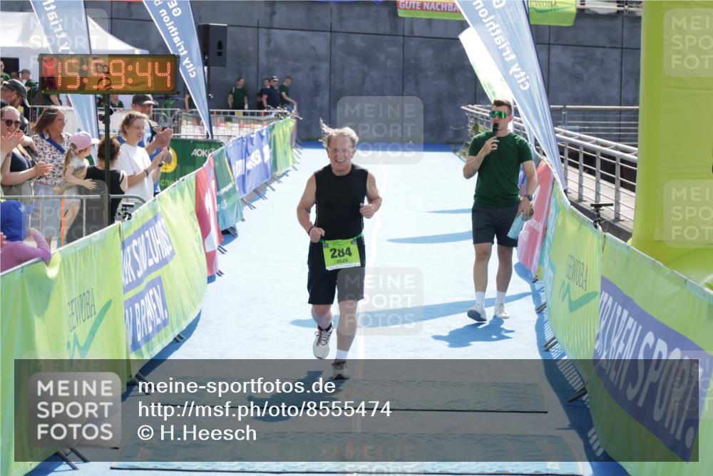 10.08.2025 - GEWOBA Citytriathlon Bremen H.Heesch http://msf.ph/oto/8555474 10.08.2025 15:59:48 Ziel 284 meine-sportfotos.de