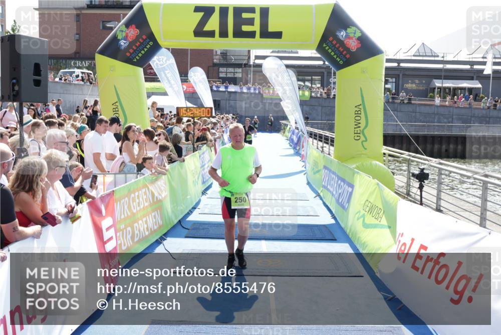 10.08.2025 - GEWOBA Citytriathlon Bremen H.Heesch http://msf.ph/oto/8555476 10.08.2025 15:24:03 Ziel 154, 250, 360 meine-sportfotos.de
