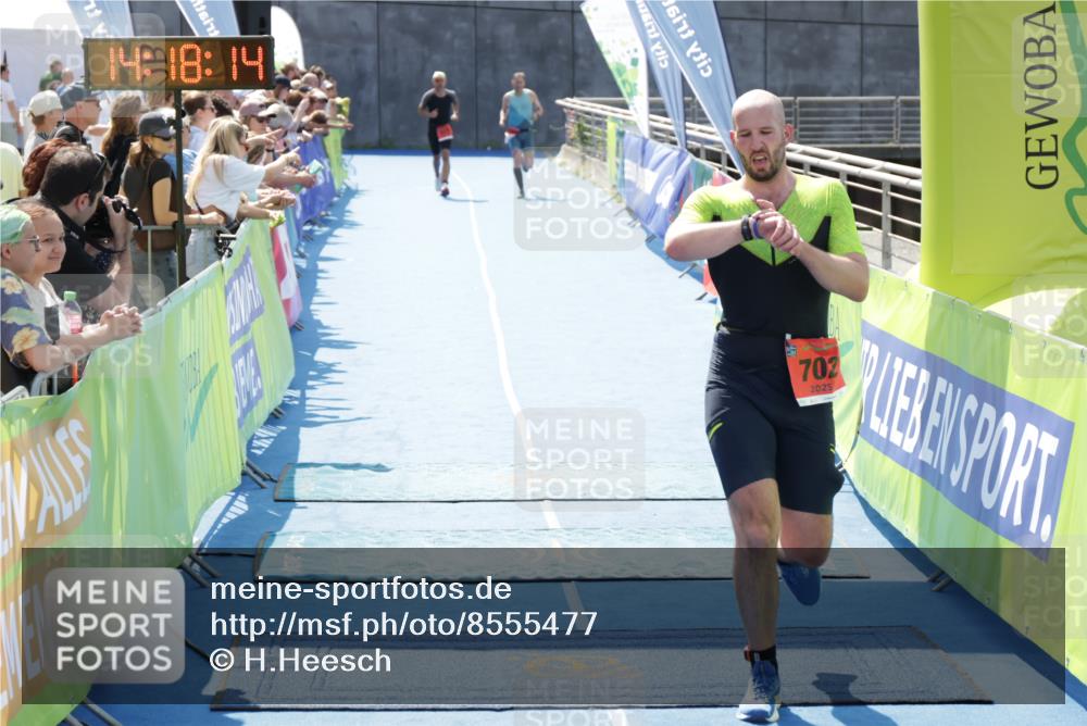 10.08.2025 - GEWOBA Citytriathlon Bremen H.Heesch http://msf.ph/oto/8555477 10.08.2025 14:18:18 Ziel 702, 752, 869, 1039 meine-sportfotos.de