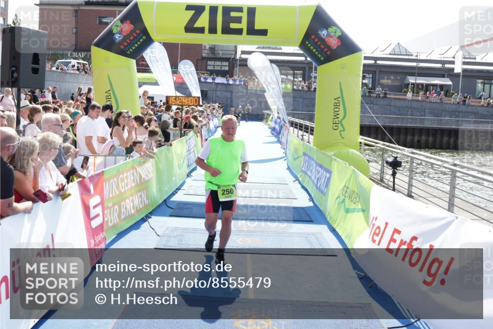 10.08.2025 - GEWOBA Citytriathlon Bremen H.Heesch http://msf.ph/oto/8555479 10.08.2025 15:24:04 Ziel 154, 250 meine-sportfotos.de