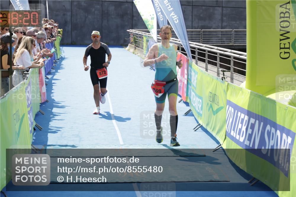 10.08.2025 - GEWOBA Citytriathlon Bremen H.Heesch http://msf.ph/oto/8555480 10.08.2025 14:18:24 Ziel 702, 752, 869, 872 meine-sportfotos.de