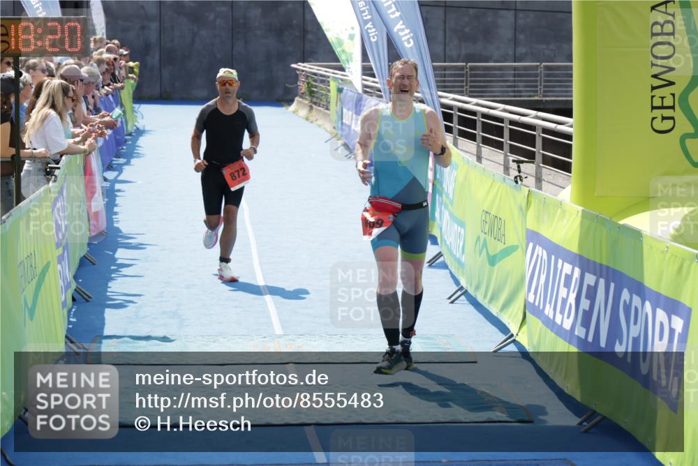 10.08.2025 - GEWOBA Citytriathlon Bremen H.Heesch http://msf.ph/oto/8555483 10.08.2025 14:18:24 Ziel 702, 752, 869, 872 meine-sportfotos.de
