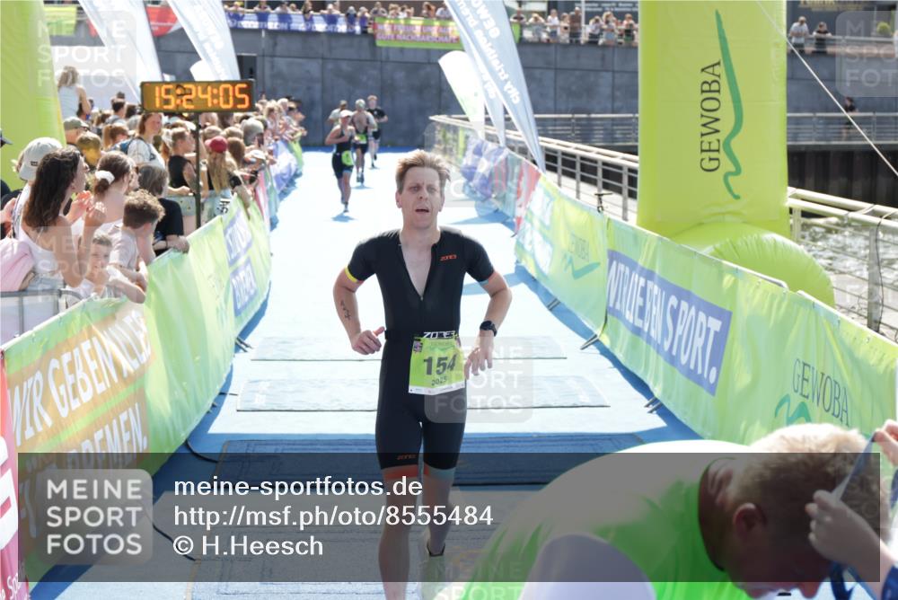 10.08.2025 - GEWOBA Citytriathlon Bremen H.Heesch http://msf.ph/oto/8555484 10.08.2025 15:24:09 Ziel 154, 250, 478 meine-sportfotos.de