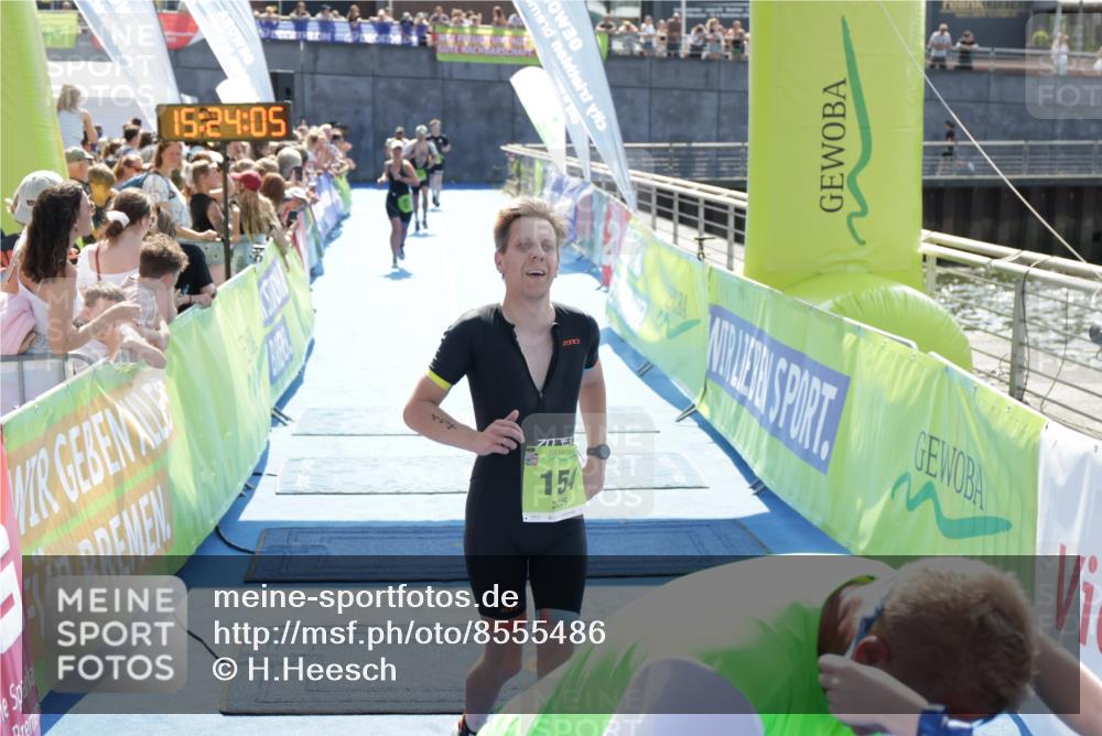 10.08.2025 - GEWOBA Citytriathlon Bremen H.Heesch http://msf.ph/oto/8555486 10.08.2025 15:24:09 Ziel 154, 250, 478 meine-sportfotos.de