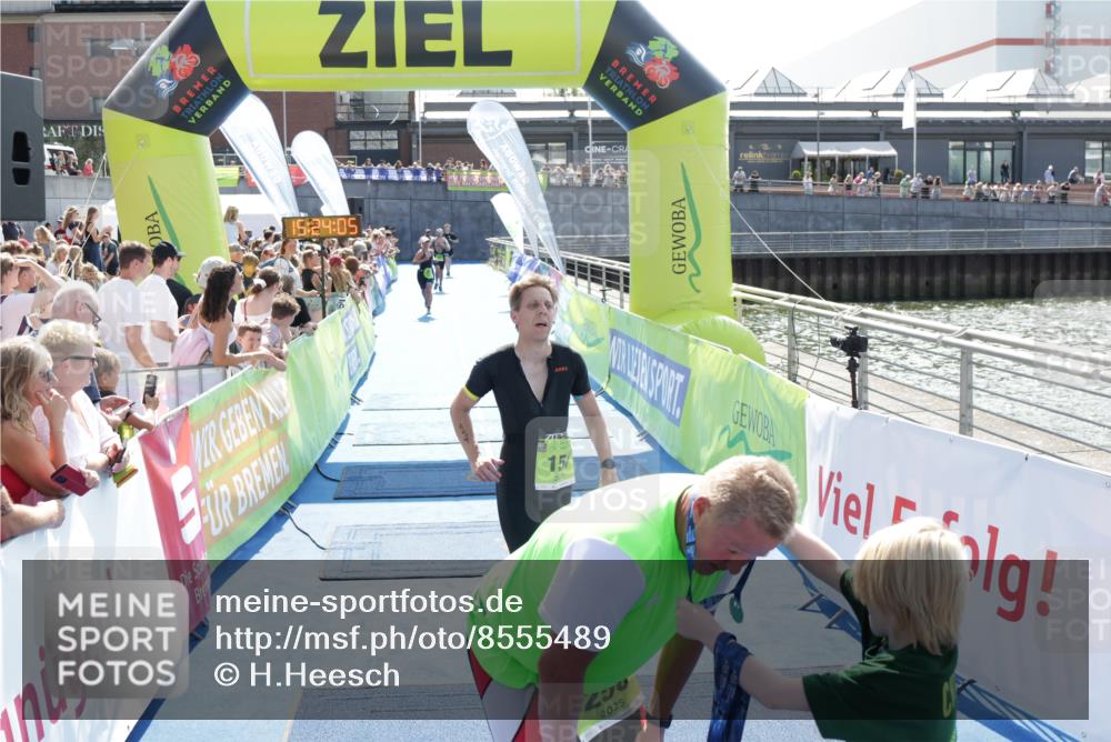10.08.2025 - GEWOBA Citytriathlon Bremen H.Heesch http://msf.ph/oto/8555489 10.08.2025 15:24:09 Ziel 154, 250, 478 meine-sportfotos.de
