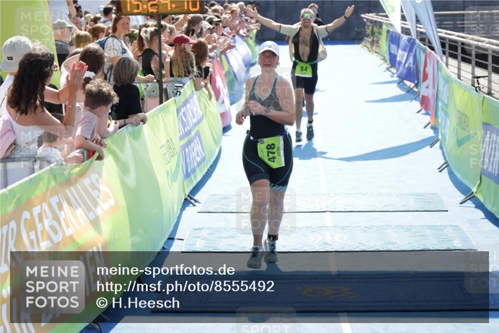 10.08.2025 - GEWOBA Citytriathlon Bremen H.Heesch http://msf.ph/oto/8555492 10.08.2025 15:24:14 Ziel 18, 84, 152, 154, 478 meine-sportfotos.de