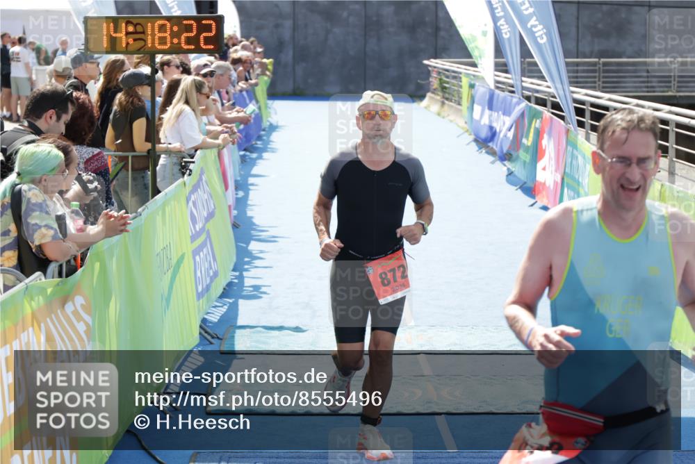 10.08.2025 - GEWOBA Citytriathlon Bremen H.Heesch http://msf.ph/oto/8555496 10.08.2025 14:18:26 Ziel 869, 872 meine-sportfotos.de