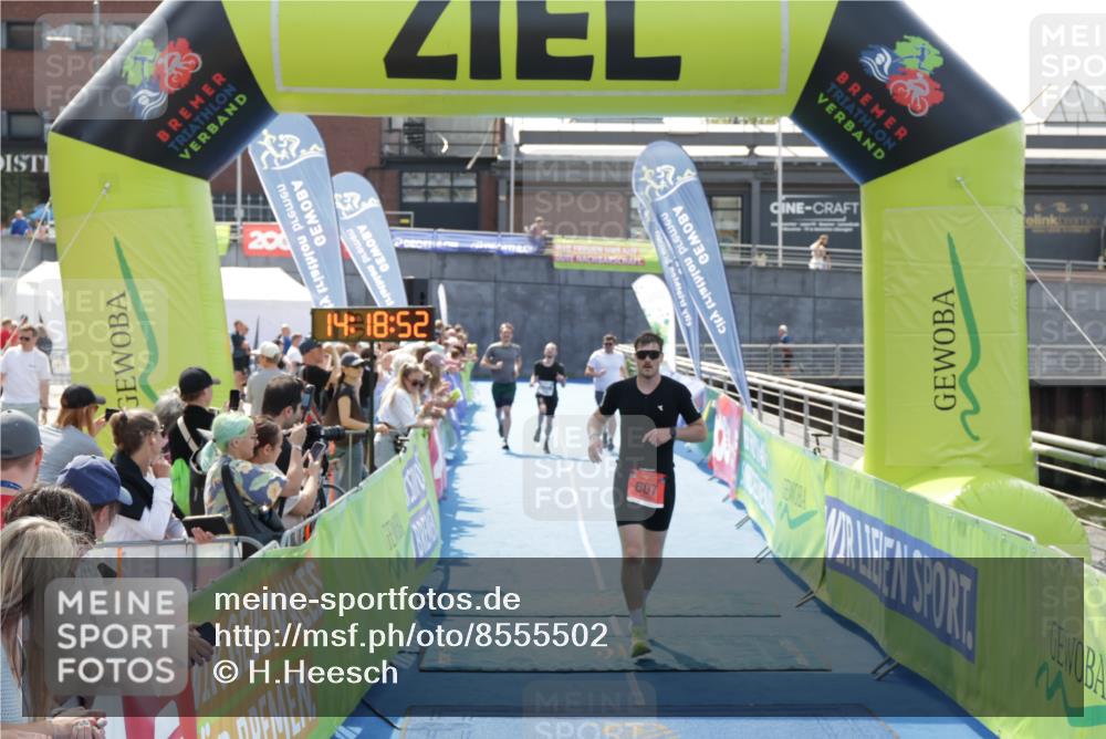 10.08.2025 - GEWOBA Citytriathlon Bremen H.Heesch http://msf.ph/oto/8555502 10.08.2025 14:18:56 Ziel 607, 1016 meine-sportfotos.de