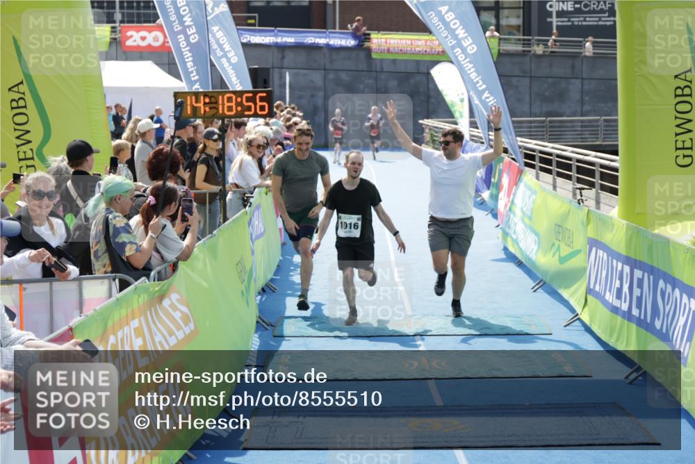 10.08.2025 - GEWOBA Citytriathlon Bremen H.Heesch http://msf.ph/oto/8555510 10.08.2025 14:18:59 Ziel 607, 1016 meine-sportfotos.de