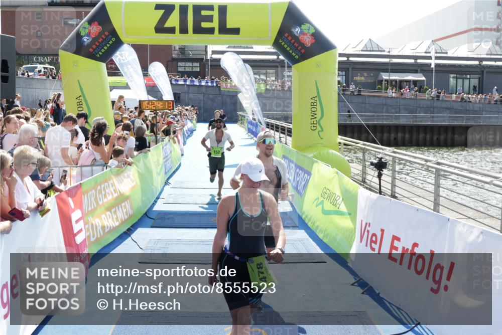 10.08.2025 - GEWOBA Citytriathlon Bremen H.Heesch http://msf.ph/oto/8555523 10.08.2025 15:24:17 Ziel 18, 84, 152, 478 meine-sportfotos.de