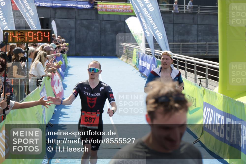 10.08.2025 - GEWOBA Citytriathlon Bremen H.Heesch http://msf.ph/oto/8555527 10.08.2025 14:19:08 Ziel 587, 772, 1016 meine-sportfotos.de