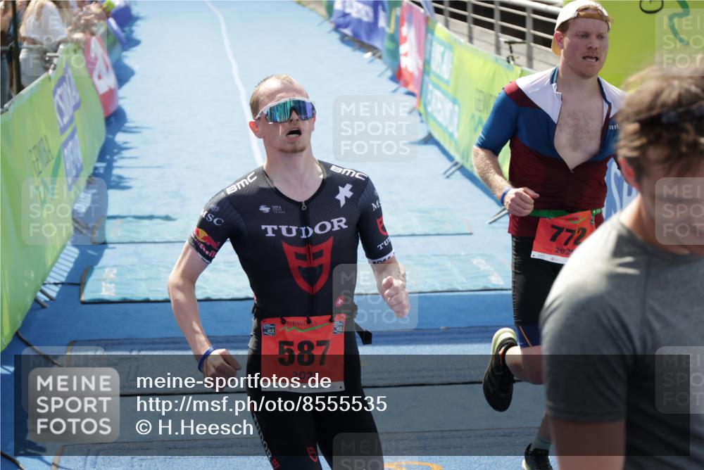 10.08.2025 - GEWOBA Citytriathlon Bremen H.Heesch http://msf.ph/oto/8555535 10.08.2025 14:19:09 Ziel 587, 772, 1016 meine-sportfotos.de