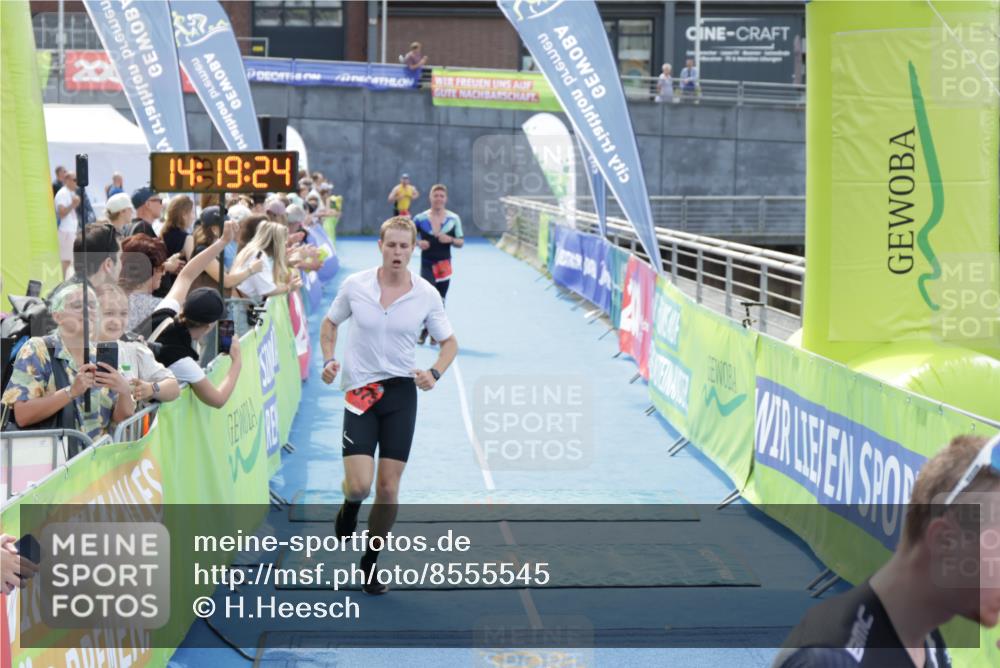 10.08.2025 - GEWOBA Citytriathlon Bremen H.Heesch http://msf.ph/oto/8555545 10.08.2025 14:19:28 Ziel 575, 681 meine-sportfotos.de