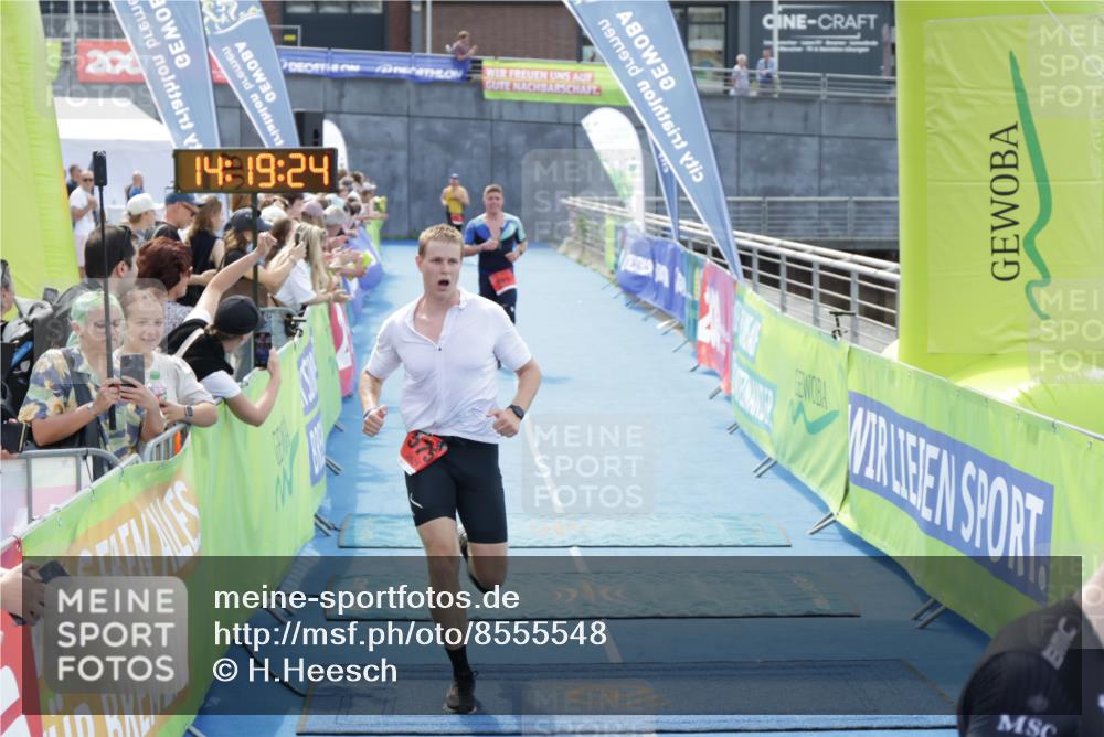 10.08.2025 - GEWOBA Citytriathlon Bremen H.Heesch http://msf.ph/oto/8555548 10.08.2025 14:19:28 Ziel 575, 681 meine-sportfotos.de