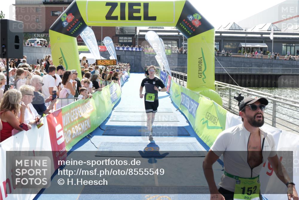 10.08.2025 - GEWOBA Citytriathlon Bremen H.Heesch http://msf.ph/oto/8555549 10.08.2025 15:24:21 Ziel 18, 84, 152, 346 meine-sportfotos.de