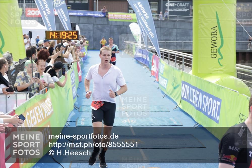 10.08.2025 - GEWOBA Citytriathlon Bremen H.Heesch http://msf.ph/oto/8555551 10.08.2025 14:19:28 Ziel 575, 681 meine-sportfotos.de