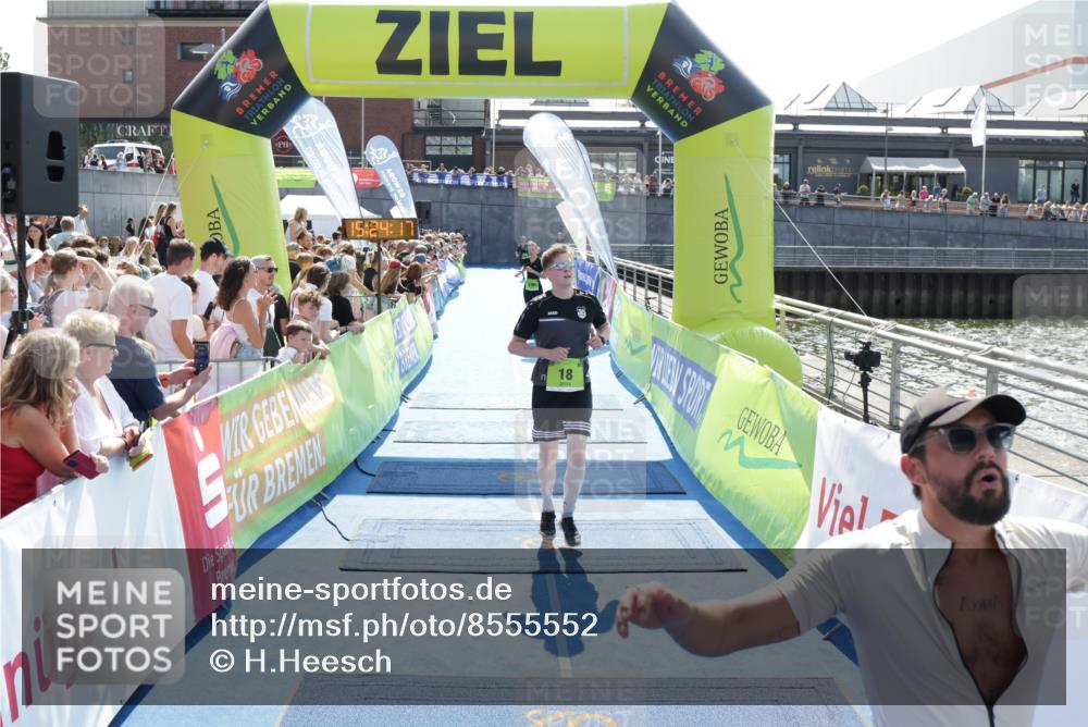 10.08.2025 - GEWOBA Citytriathlon Bremen H.Heesch http://msf.ph/oto/8555552 10.08.2025 15:24:21 Ziel 18, 84, 152, 346 meine-sportfotos.de