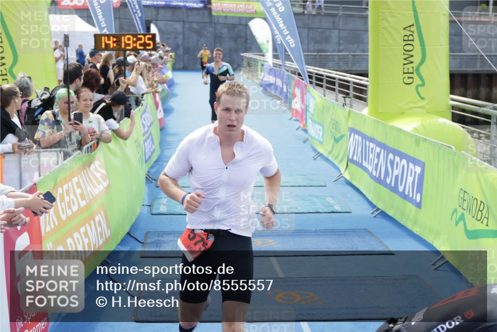 10.08.2025 - GEWOBA Citytriathlon Bremen H.Heesch http://msf.ph/oto/8555557 10.08.2025 14:19:29 Ziel 575, 681 meine-sportfotos.de