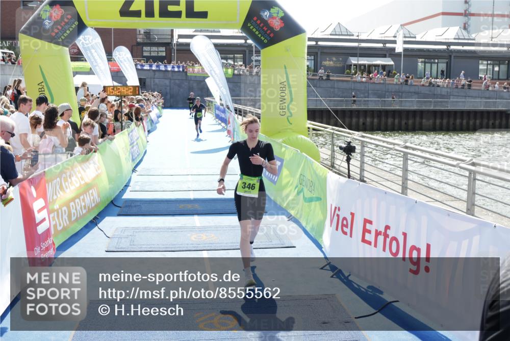 10.08.2025 - GEWOBA Citytriathlon Bremen H.Heesch http://msf.ph/oto/8555562 10.08.2025 15:24:25 Ziel 18, 19, 152, 325, 346 meine-sportfotos.de