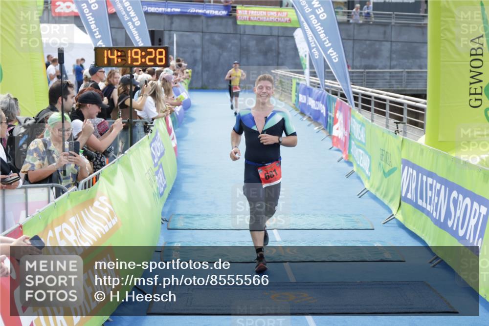 10.08.2025 - GEWOBA Citytriathlon Bremen H.Heesch http://msf.ph/oto/8555566 10.08.2025 14:19:31 Ziel 575, 681 meine-sportfotos.de