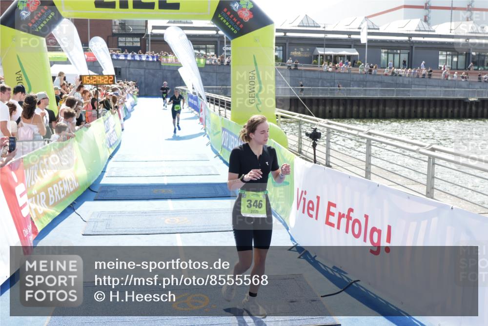 10.08.2025 - GEWOBA Citytriathlon Bremen H.Heesch http://msf.ph/oto/8555568 10.08.2025 15:24:25 Ziel 18, 19, 152, 325, 346 meine-sportfotos.de