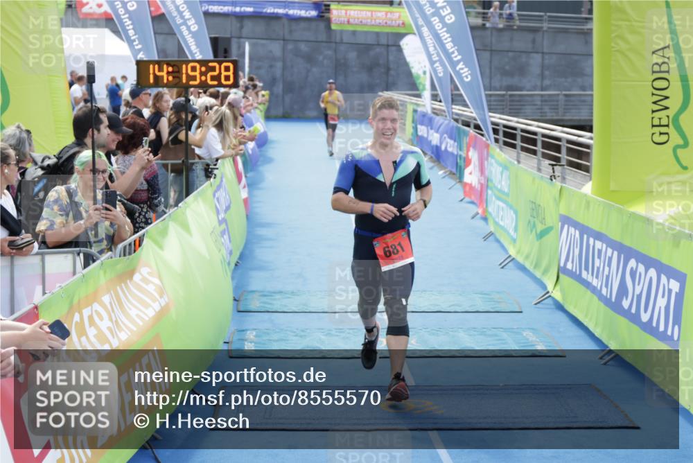 10.08.2025 - GEWOBA Citytriathlon Bremen H.Heesch http://msf.ph/oto/8555570 10.08.2025 14:19:32 Ziel 575, 681 meine-sportfotos.de