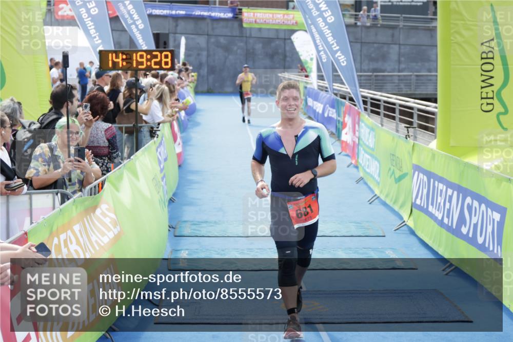 10.08.2025 - GEWOBA Citytriathlon Bremen H.Heesch http://msf.ph/oto/8555573 10.08.2025 14:19:32 Ziel 575, 681 meine-sportfotos.de
