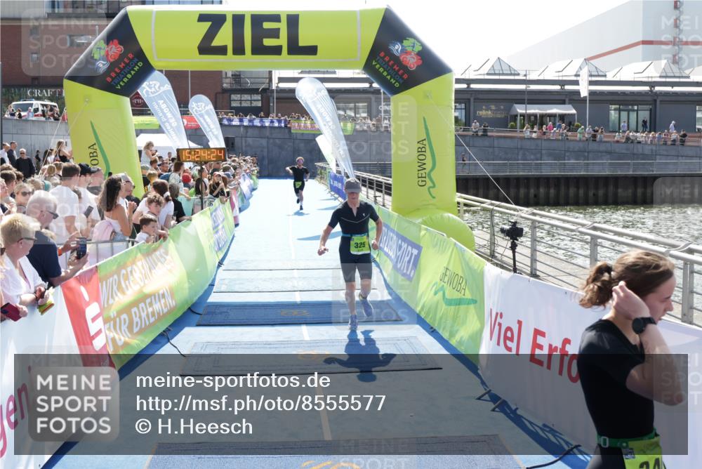 10.08.2025 - GEWOBA Citytriathlon Bremen H.Heesch http://msf.ph/oto/8555577 10.08.2025 15:24:28 Ziel 19, 325, 346 meine-sportfotos.de