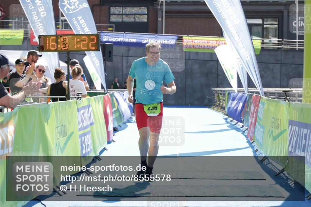 10.08.2025 - GEWOBA Citytriathlon Bremen H.Heesch http://msf.ph/oto/8555578 10.08.2025 16:01:26 Ziel 236 meine-sportfotos.de